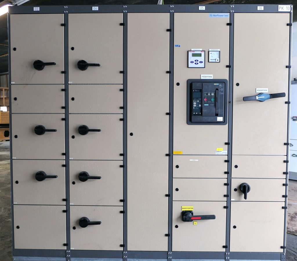 1600A 400V lcw 30kA Norelco EHKE, kentät 03-06