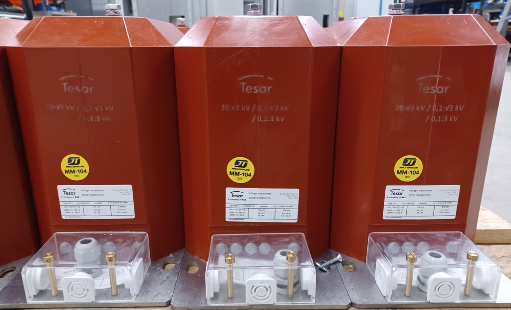 Voltage transformer Tesar FD11 20000:V3/100:V3/100:3 25VA cl 0,2; 50VA